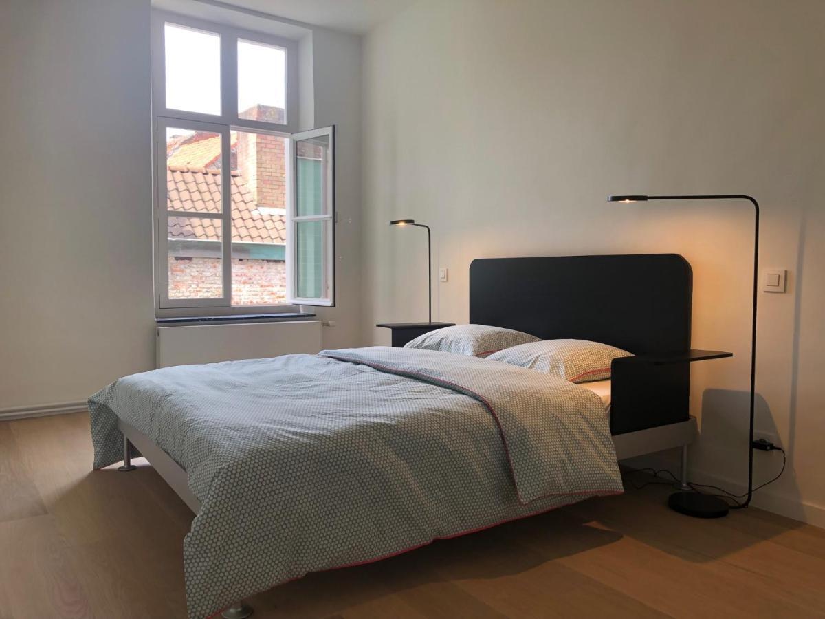 Apartment Bed & Boon